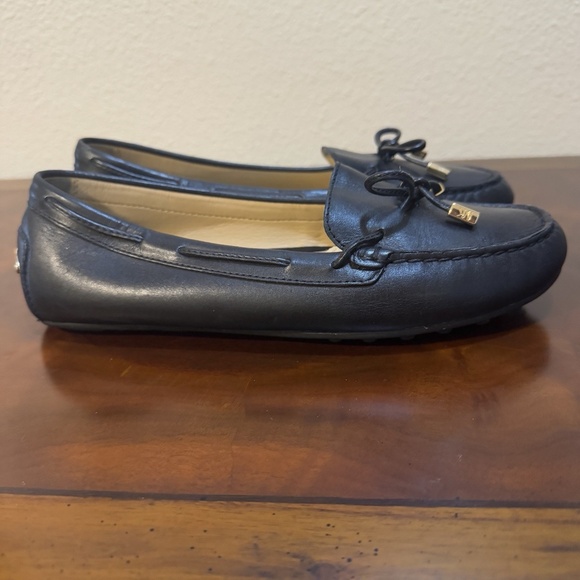 Michael Kors Black Leather Flat Loafers Moccasins With Bow Work Shoes Size 8.5 - Picture 2 of 7